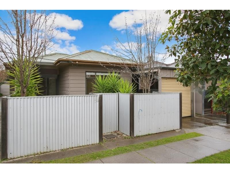 2/393 Griffith Road, Lavington NSW 2641