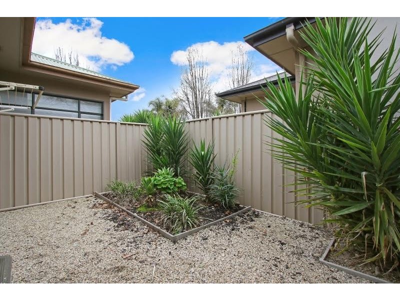 2/393 Griffith Road, Lavington NSW 2641