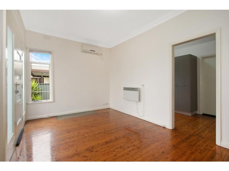 2/393 Griffith Road, Lavington NSW 2641