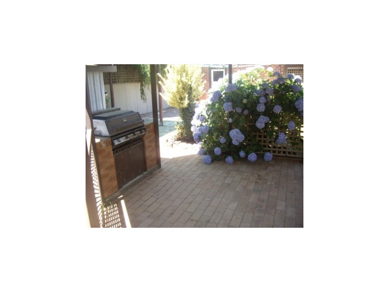 554 Kemp Street, Lavington NSW 2641