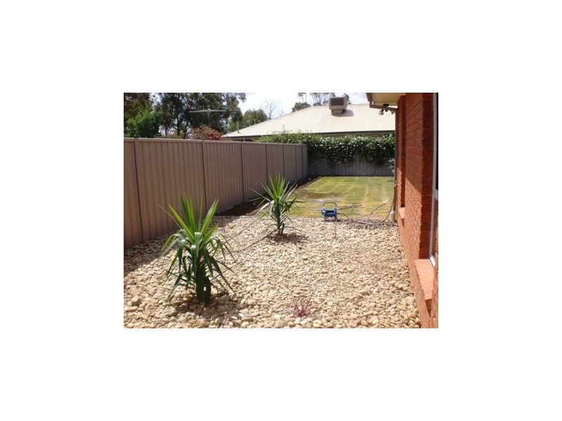 31 Townsend Street, Howlong NSW 2643