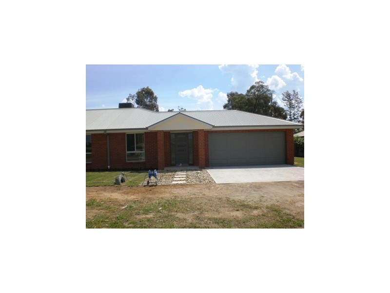31 Townsend Street, Howlong NSW 2643