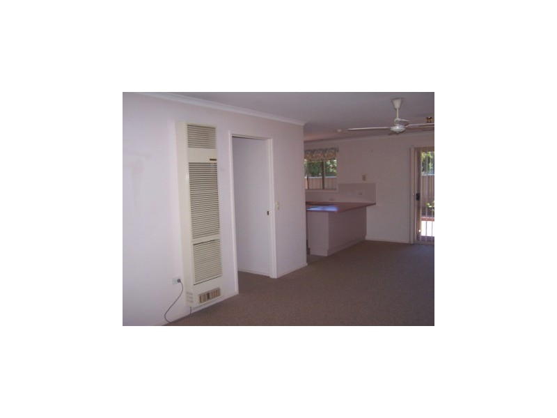 2/4 Rachel Court, Lavington NSW 2641