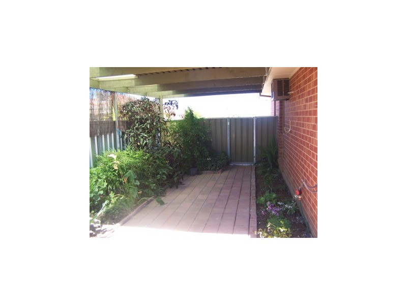 2/4 Rachel Court, Lavington NSW 2641