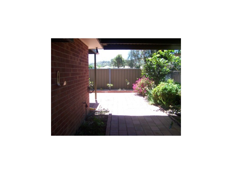 2/4 Rachel Court, Lavington NSW 2641