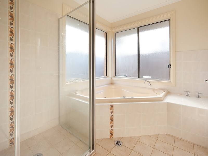 23 Kurrajong Crescent, West Albury NSW 2640