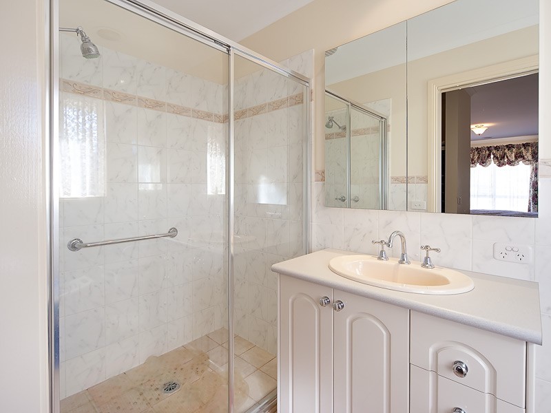 23 Kurrajong Crescent, West Albury NSW 2640