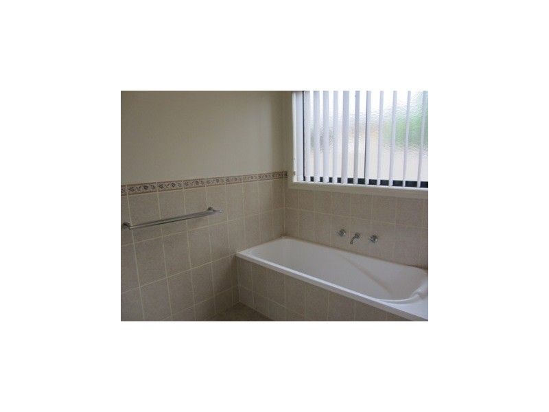 2/527 Lyne Street, Lavington NSW 2641