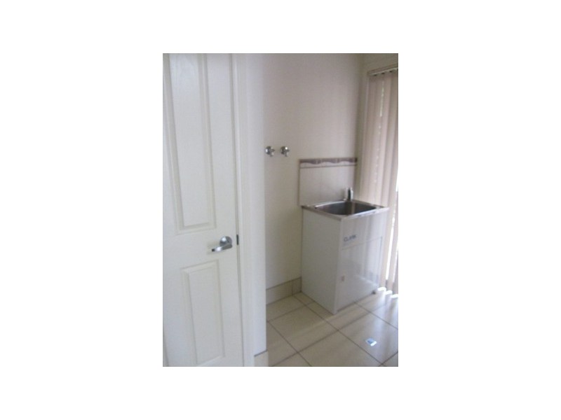 2/527 Lyne Street, Lavington NSW 2641