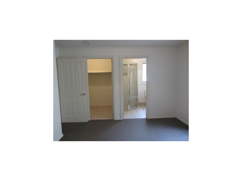 2/527 Lyne Street, Lavington NSW 2641