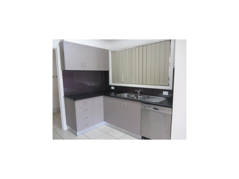 2/527 Lyne Street, Lavington NSW 2641