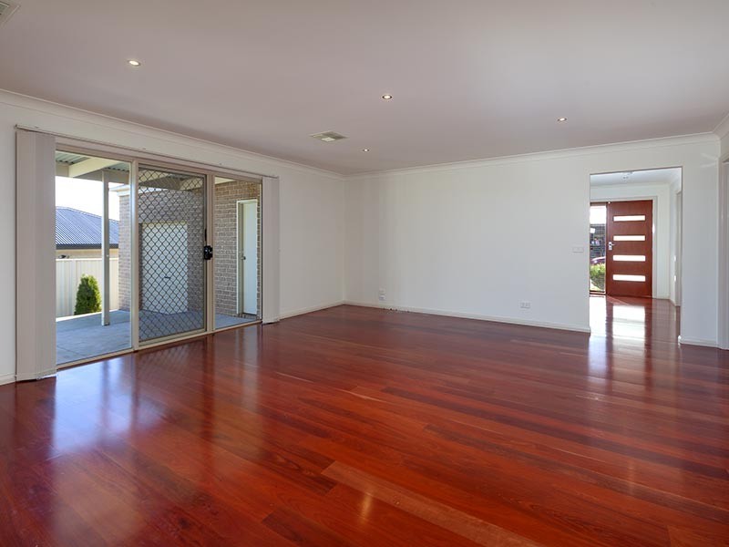 7 Whitton Drive, Thurgoona NSW 2640