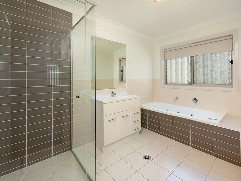 7 Whitton Drive, Thurgoona NSW 2640