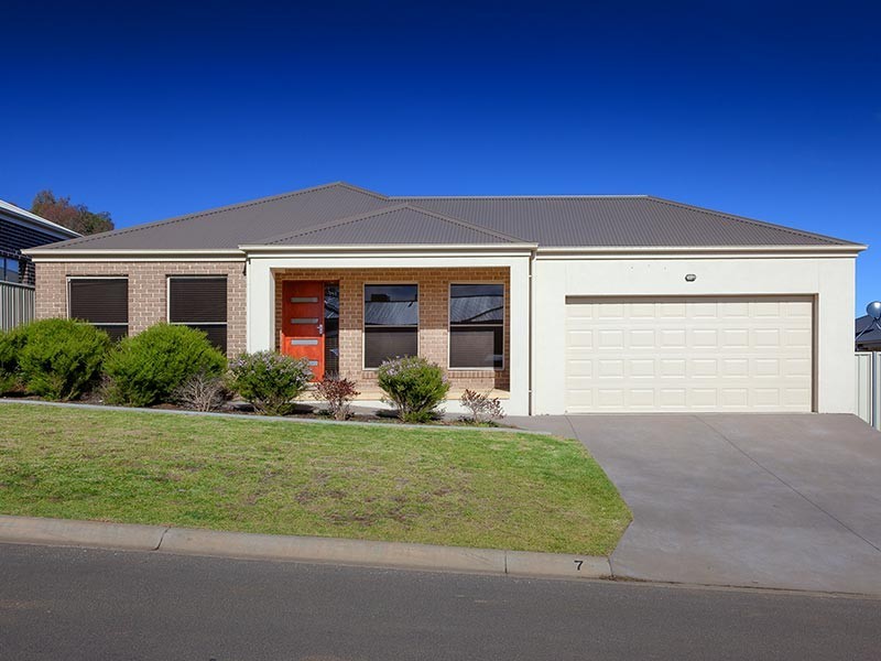 7 Whitton Drive, Thurgoona NSW 2640