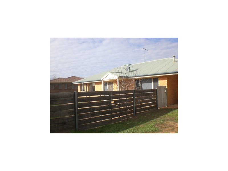 48 Larmer Street, Howlong NSW 2643