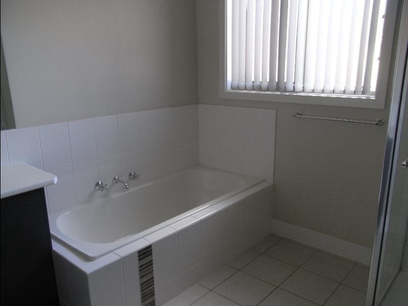 2/107 Hawkins Street, Howlong NSW 2643