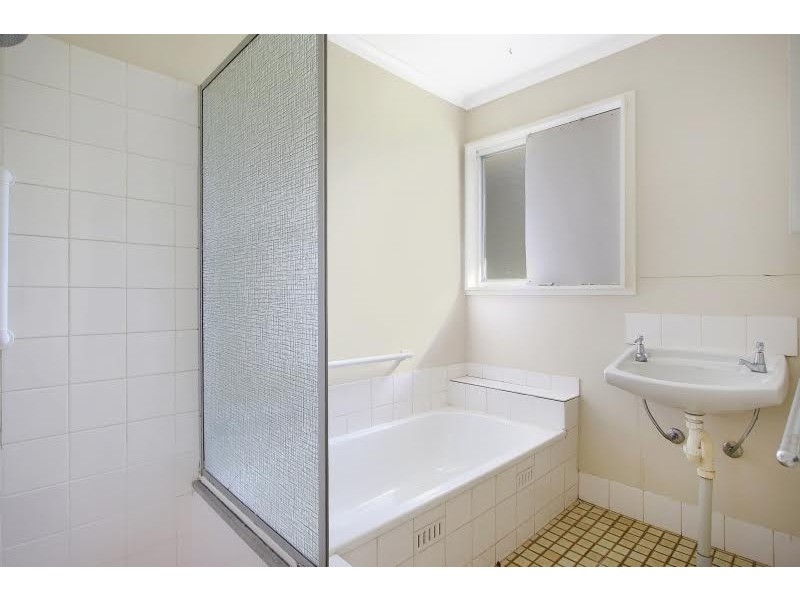 96 Kurrajong Crescent, West Albury NSW 2640