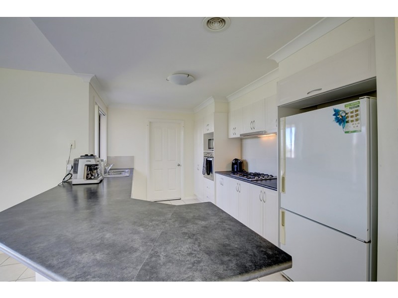 18 Warbler Avenue, Thurgoona NSW 2640