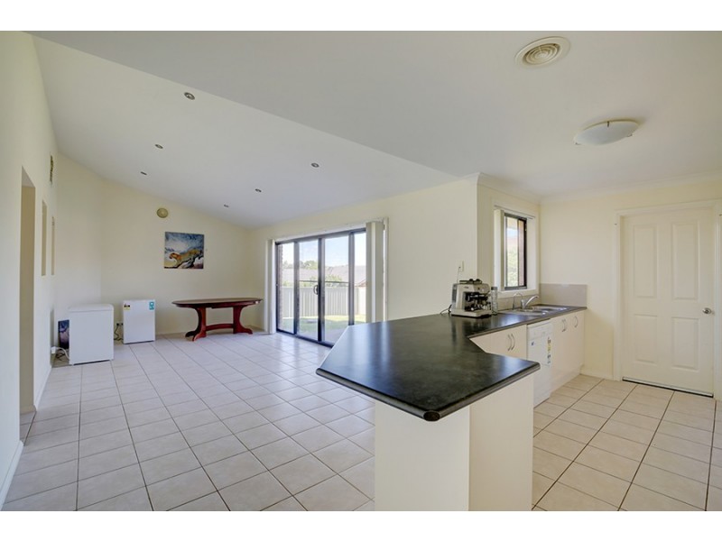 18 Warbler Avenue, Thurgoona NSW 2640