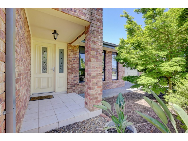 18 Warbler Avenue, Thurgoona NSW 2640