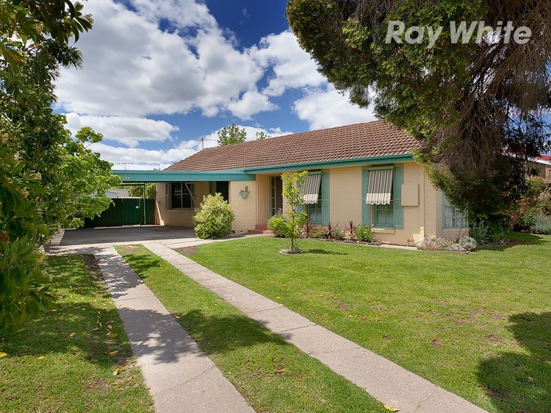 324 Christopher Court, Lavington NSW 2641
