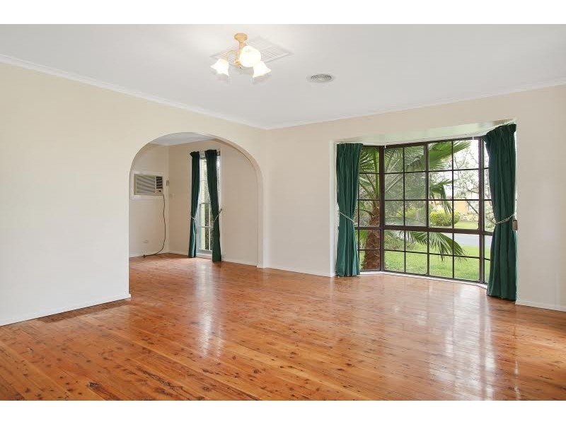 324 Christopher Court, Lavington NSW 2641