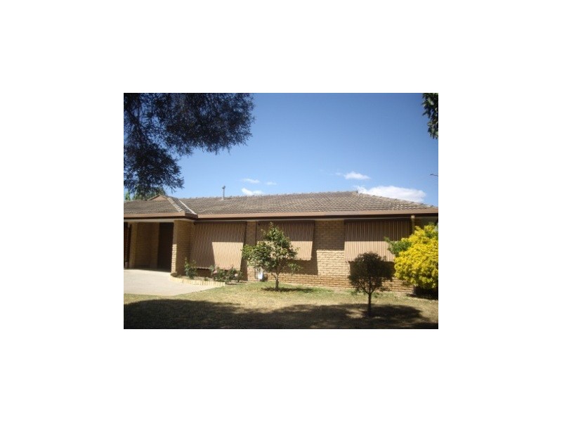 2/486 Kotthoff Street, Lavington NSW 2641