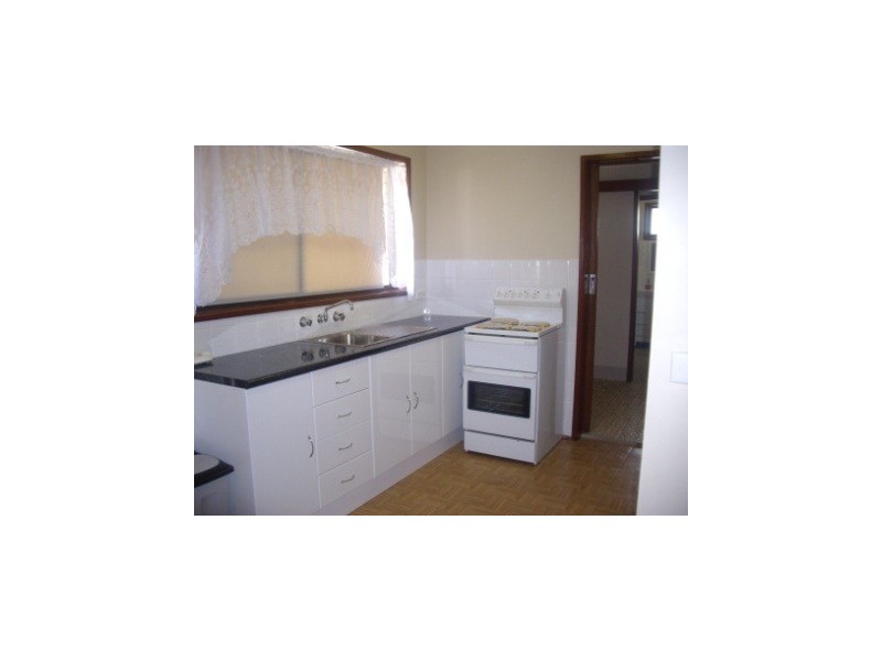 2/486 Kotthoff Street, Lavington NSW 2641