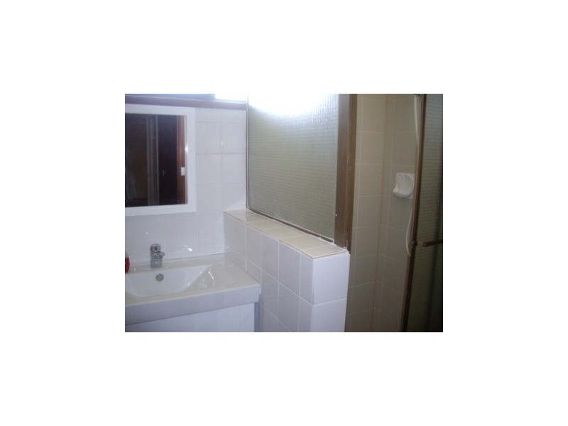 2/486 Kotthoff Street, Lavington NSW 2641