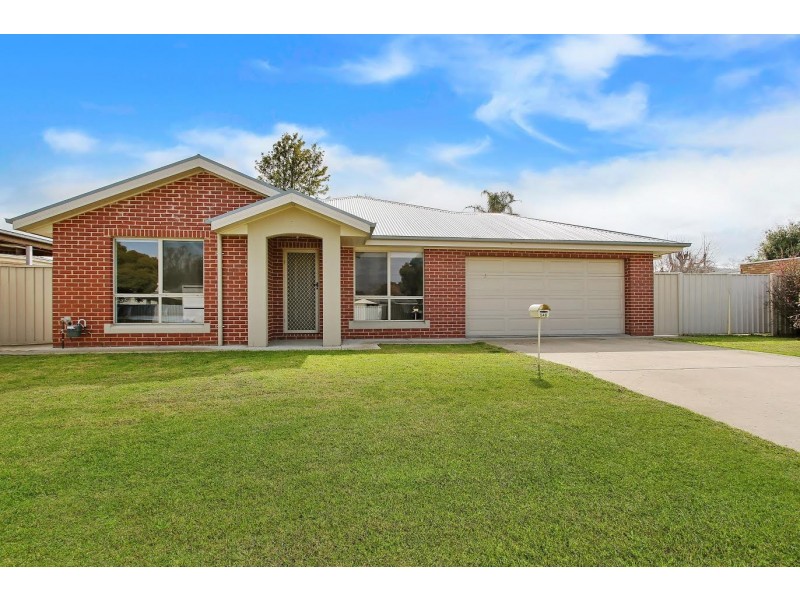 548 Williams Street, Lavington NSW 2641