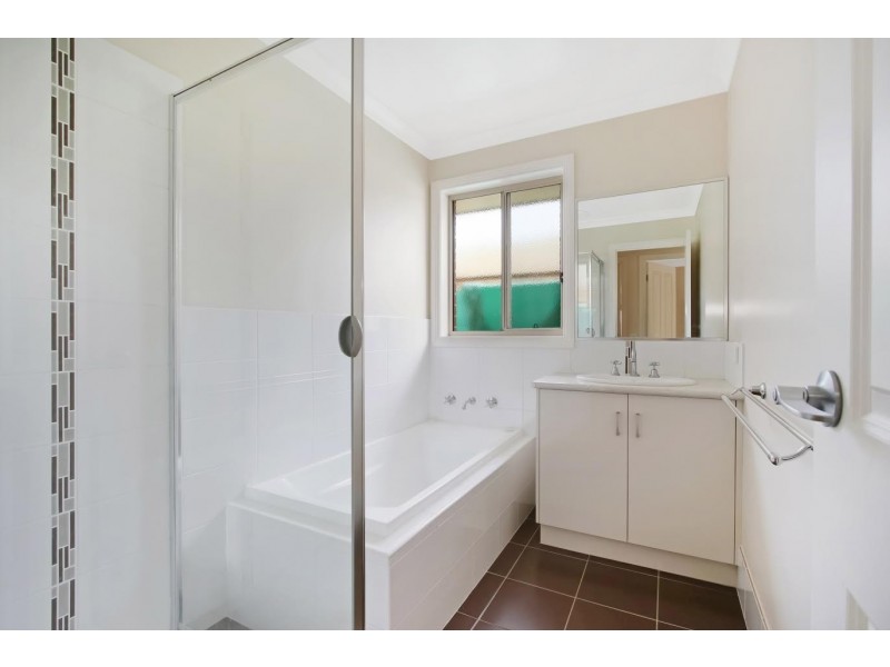 548 Williams Street, Lavington NSW 2641