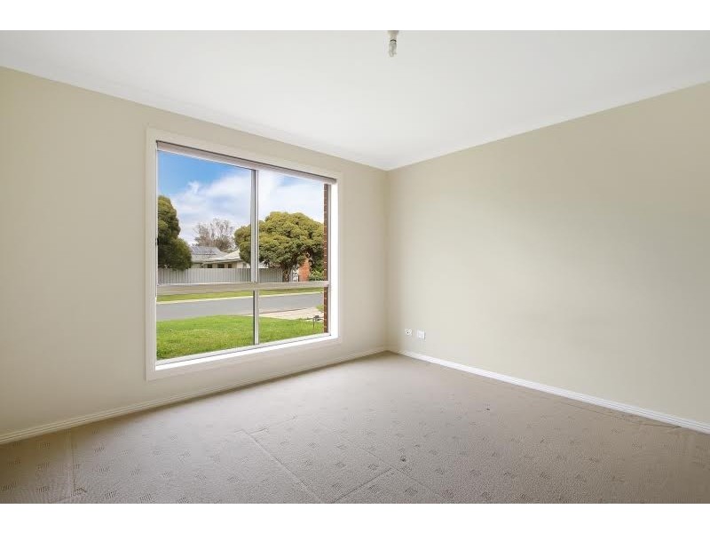548 Williams Street, Lavington NSW 2641