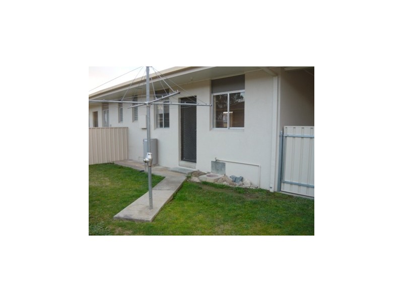 2/189 Plummer Street, South Albury NSW 2640