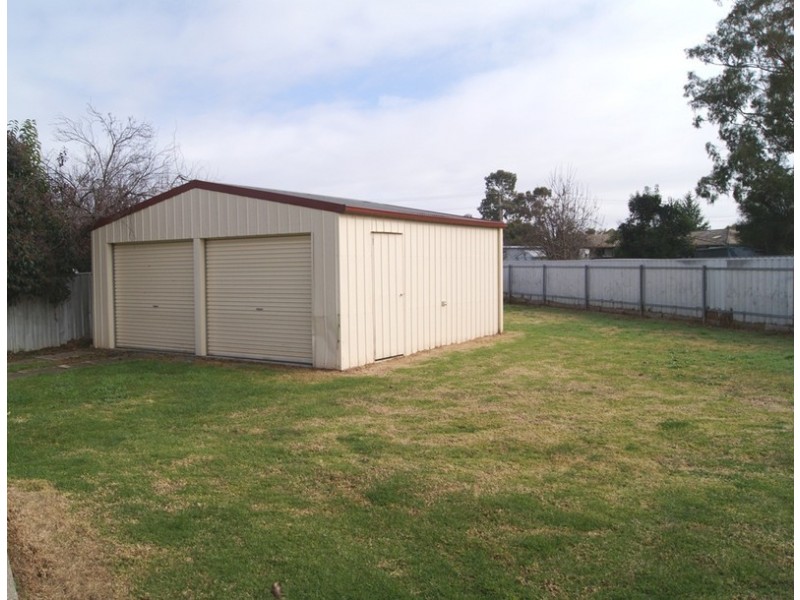 302 Sunshine Avenue, Lavington NSW 2641