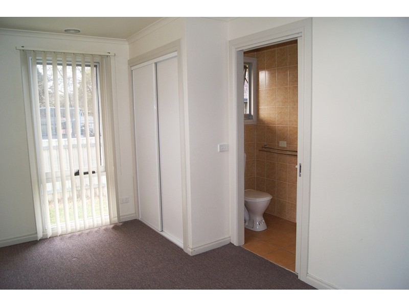 302 Sunshine Avenue, Lavington NSW 2641