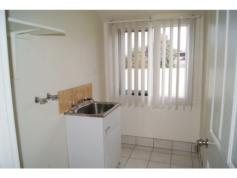 302 Sunshine Avenue, Lavington NSW 2641