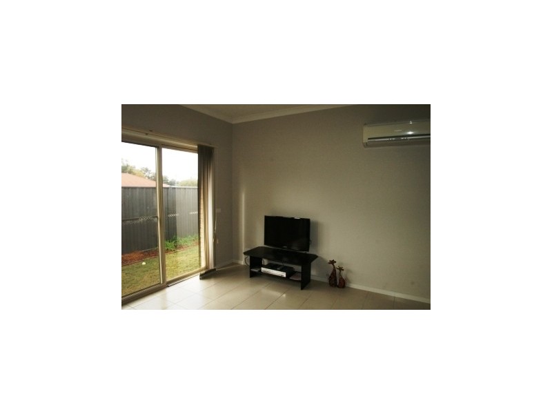 2/30 Russell Street, Howlong NSW 2643