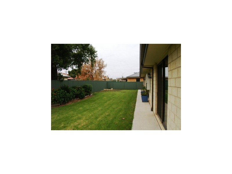 5 Hall Court, Howlong NSW 2643