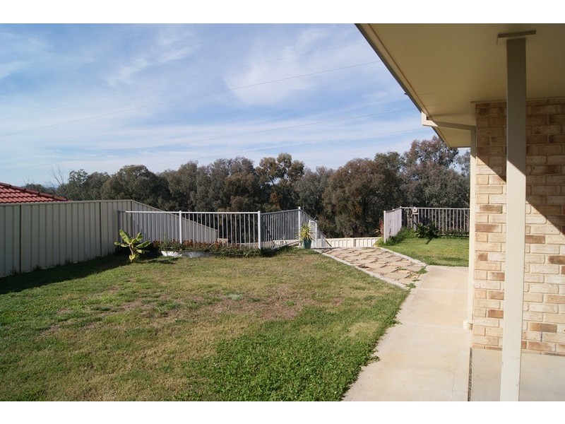 60 Mountain View Drive, Lavington NSW 2641