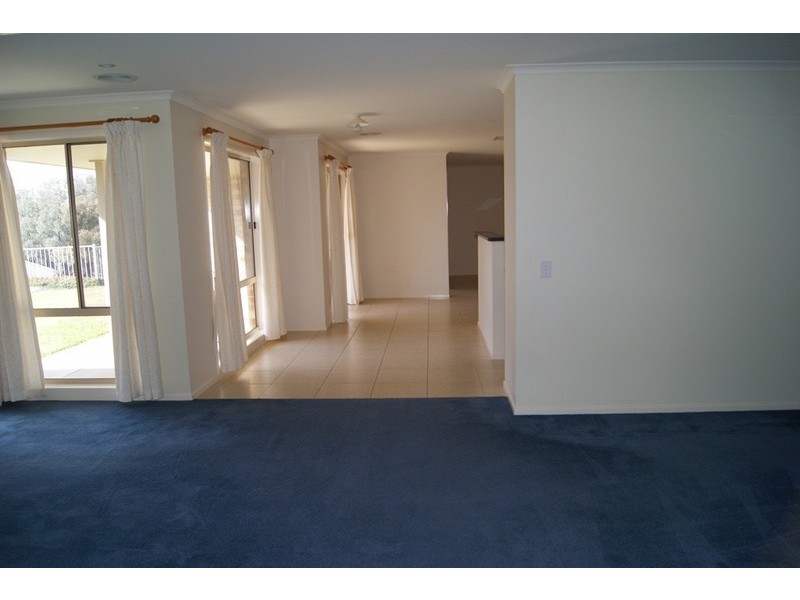 60 Mountain View Drive, Lavington NSW 2641