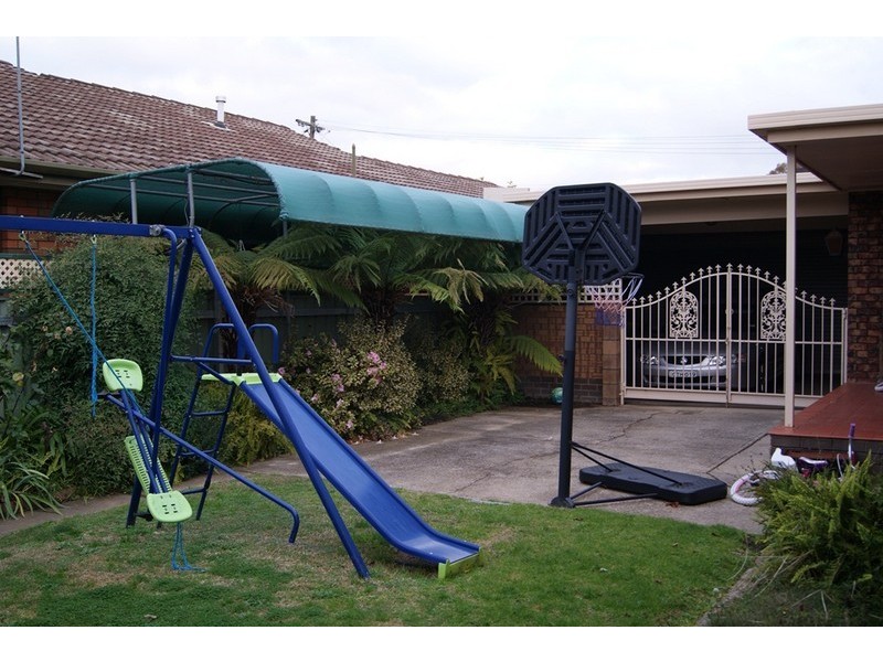 477 Laramee Drive, Lavington NSW 2641