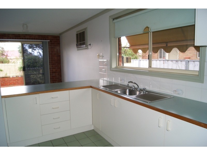 1/8 Rachel Court, Lavington NSW 2641