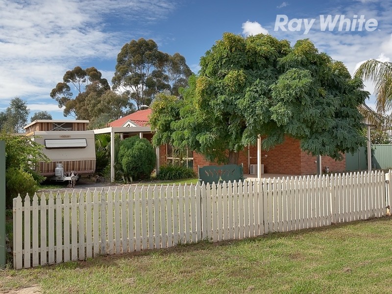 42 Larmer Street, Howlong NSW 2643