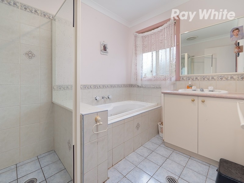 42 Larmer Street, Howlong NSW 2643