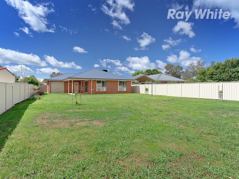 8 Lawrence Court, Jindera NSW 2642