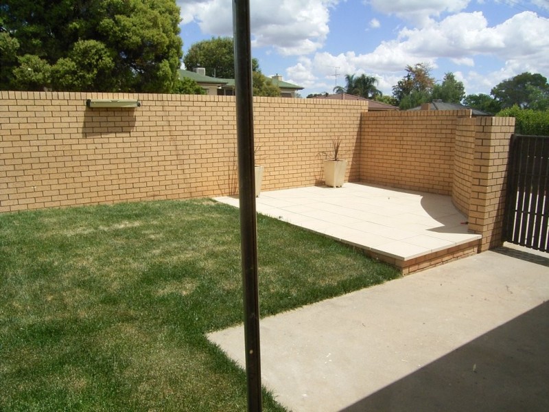 1/270 Vickers Road, Lavington NSW 2641