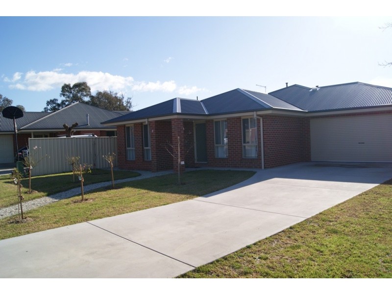 8  Lawrence Court, Albury NSW 2640