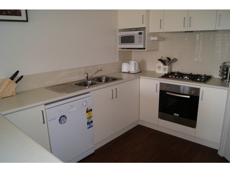 8  Lawrence Court, Albury NSW 2640