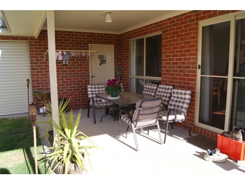 8  Lawrence Court, Albury NSW 2640