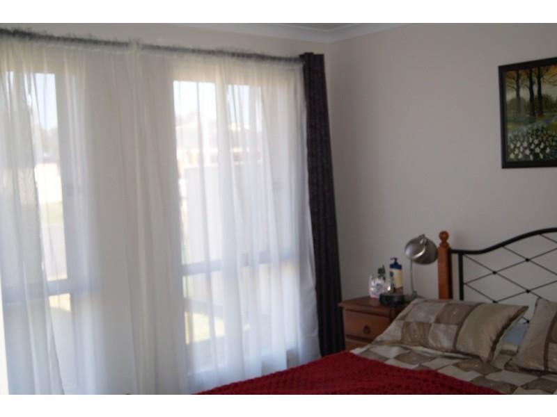 8  Lawrence Court, Albury NSW 2640